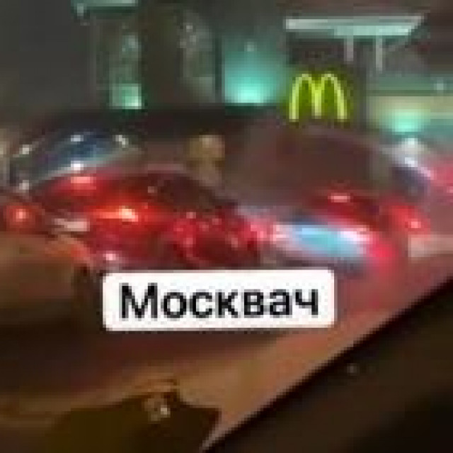 Kolona ispred McDonald'sa u Moskvi