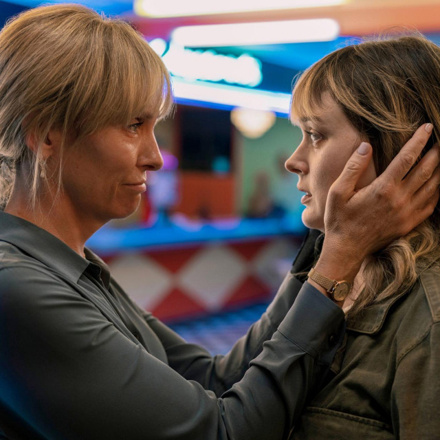 Bella Heathcote i Toni Collette , Pieces of Her
