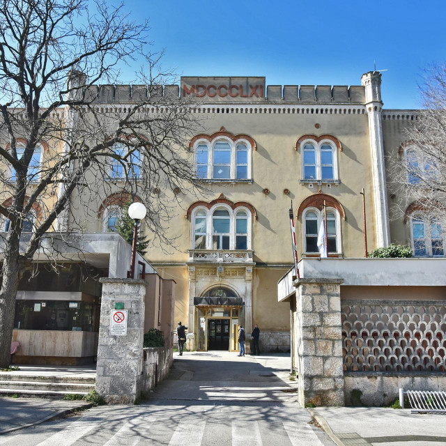 Mornarička bolnica u Puli
