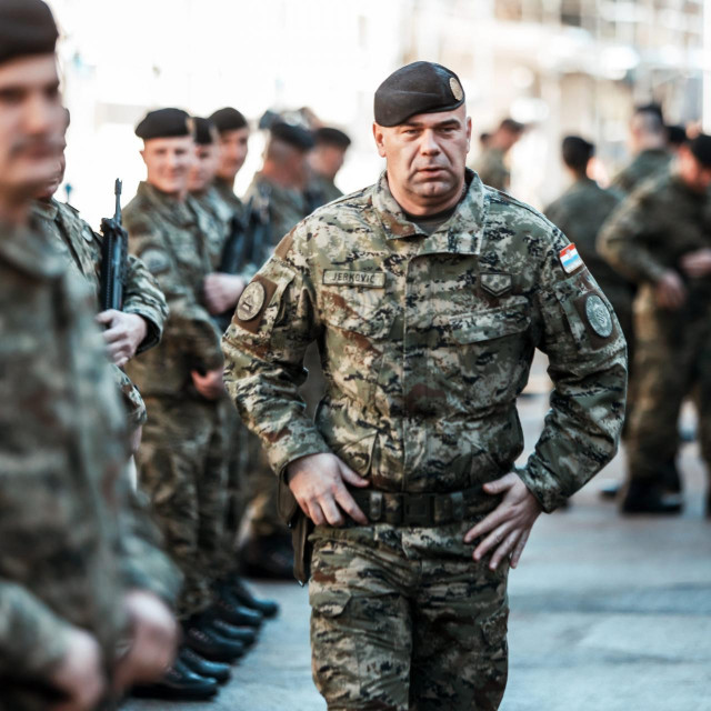 Polaganje prisege 33. naraštaja ročnih vojnika na dragovoljnom vojnom osposobljavanju u vojarni 123. brigade HV.
 
