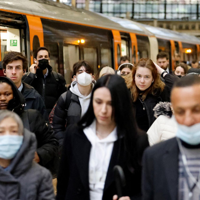 Studija je pokazala i da podvarijanta omikrona BA.2 preuzima vodeće mjesto među zaraženima od ranije dominantne BA.1

