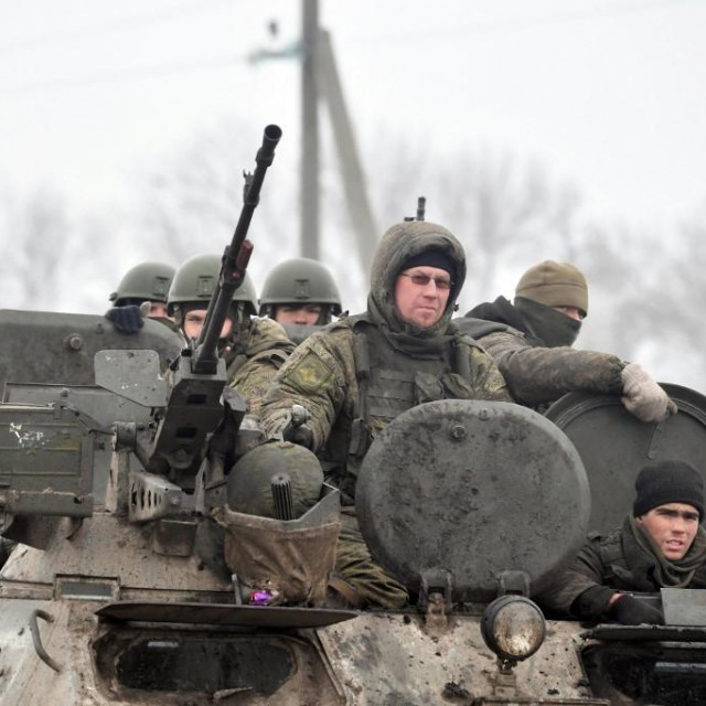 Ruski vojnici na tenku
