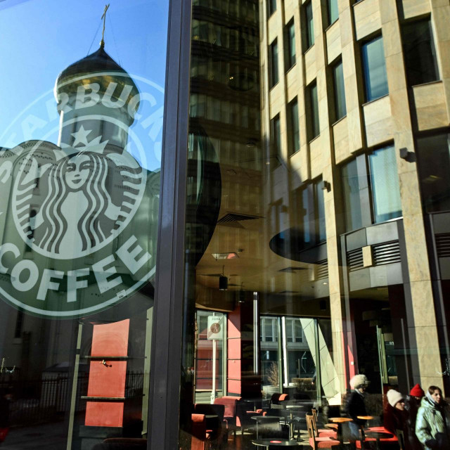 Zatvoreni Starbucks u Moskvi
