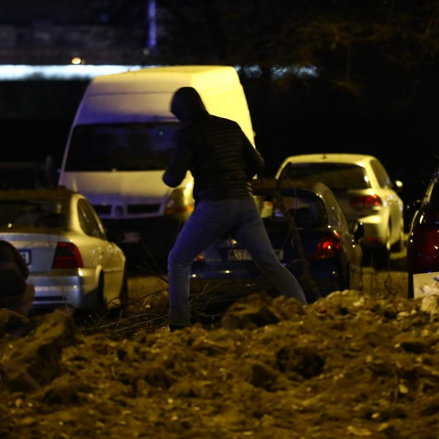 Golemi krater kod studentskog doma
