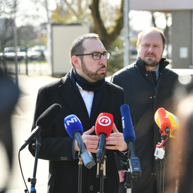 Tomislav Tomašević na mjestu pada letjelice na Jarunu
