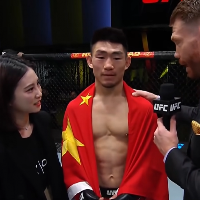 Song Yadong i Paul Felder
