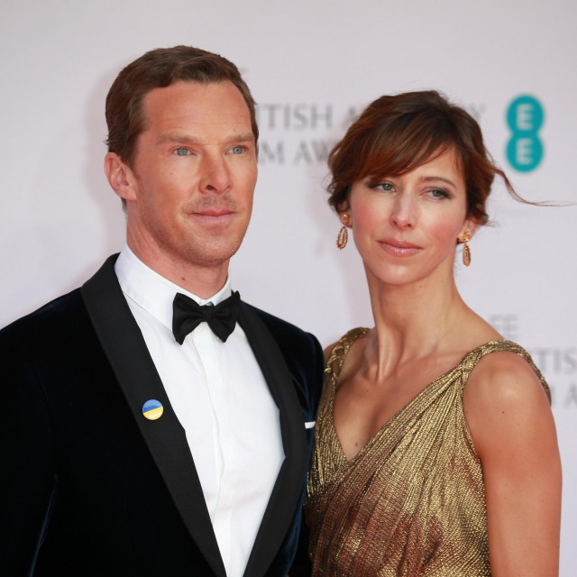 Benedict Cumberbatch, glavni glumac filma ”Šape pasje” i kazališna redateljica Sophie Hunter na dodjeli BAFTA nagrada u Londonu
