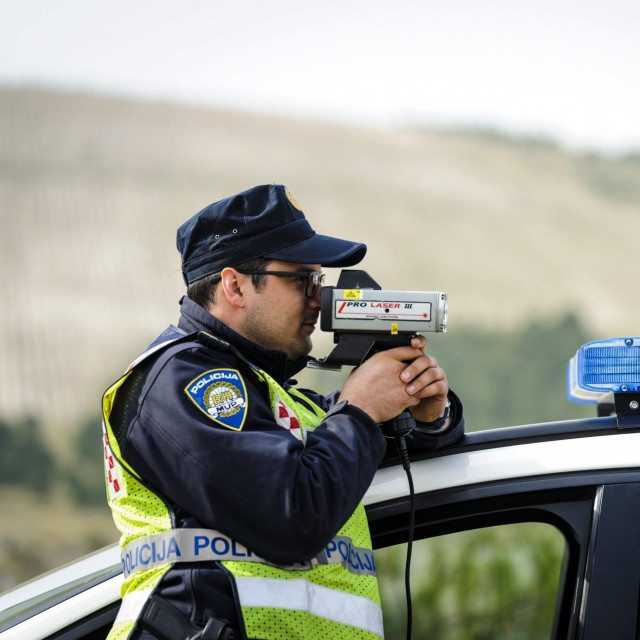 ilustrativna fotografija policijskog nadzora brzine
