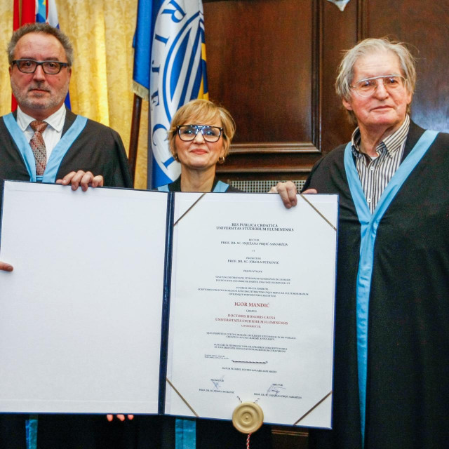 Dodjela počasnog doktorata Igoru Mandiću.
Na fotografiji: Nikola Petković, Snježana Prijić Samaržija i Igor Mandić
 
