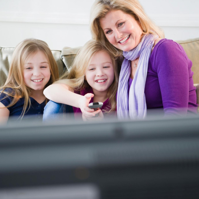 Gledanje televizije, ilustracija
