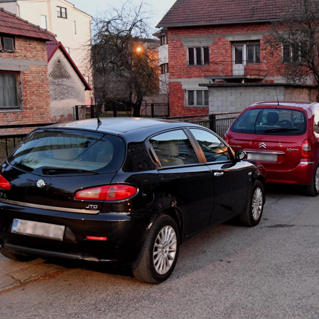 Problem s parkingom u Dugavama
