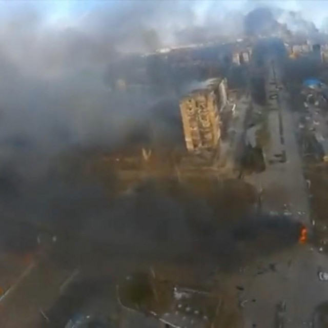 Prizor iz drona nad Mariupoljom
