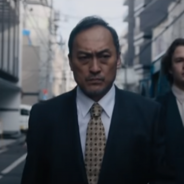 Ken Watanabe i Ansel Elgort

