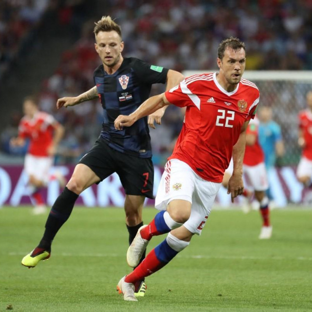 Ivan Rakitić i Artem Dzjuba
