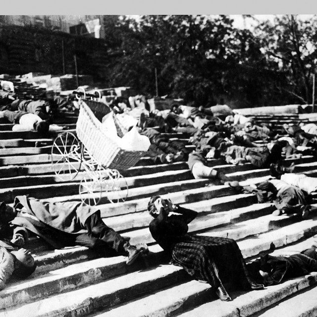 Ukrajinski grad Odesa koji je također na udaru ruske invazije, postao je poznat, između ostalog, i po glasovitoj sceni iz filma Sergeje Ejzenštejna ”Krstarica Potemkin” iz 1925. gdoine 
