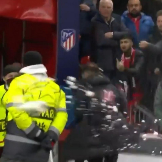 DIego Simeone se nije dobro proveo kada je išao prema svlačionici
