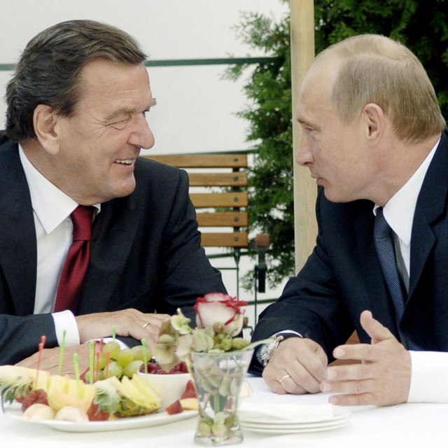 Gerhard Schroeder i Vladimir Putin, arhivska fotografija
