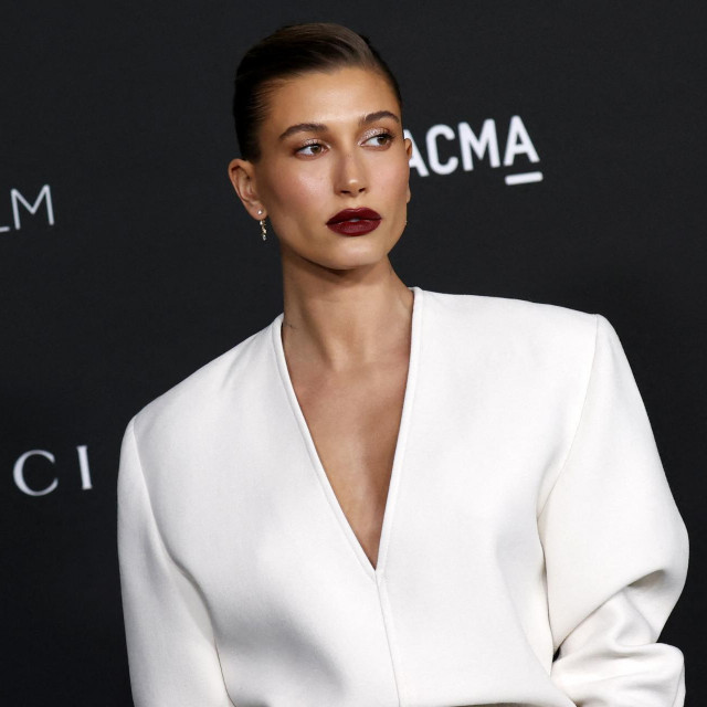 Hailey Bieber
