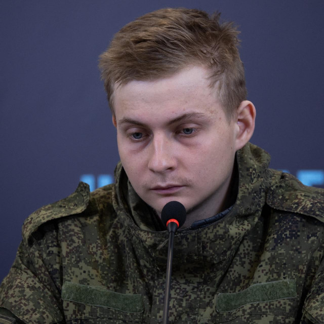 Ruski zarobljenici tijekom konferencije za medije koja se održala 14. ožujka
