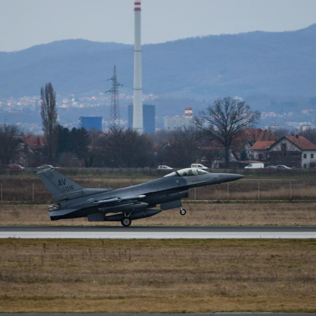 Borbeni avion F-16C
