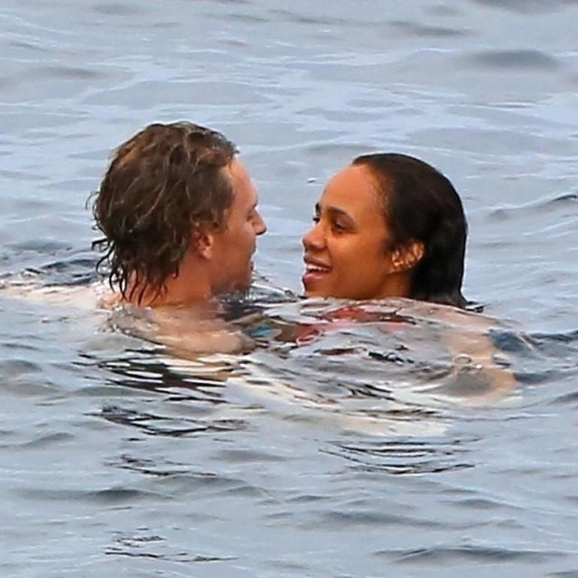 Tom Hiddleston i Zawe Aston
