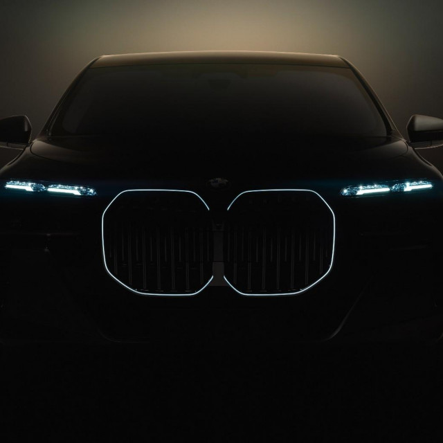 BMW i7
