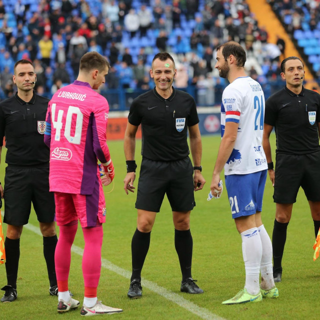 Ivan Bebek kao glavni sudac derbija Osijek - Dinamo u kolovozu prošle godine. Tada je još dijelio pravdu 'velikoj četvorki' HR nogometa...
