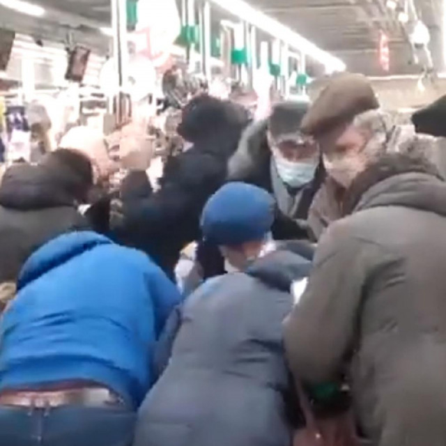 Umirovljenici se tuku za šećer u ruskim supermarketima
