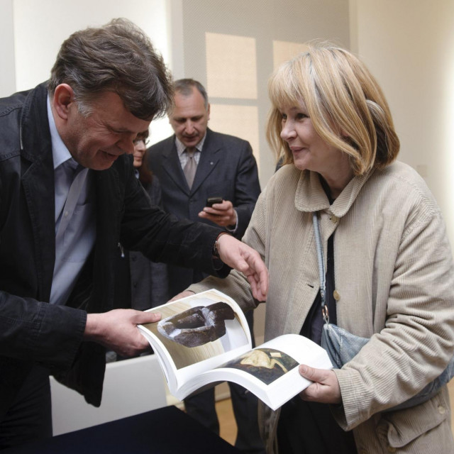 Alieta Monas Plejić, na fotogfrafiji s Božom Majstorovićem








 
