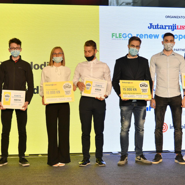 Prošlogodišnji dobitinici nagrada Student DIGI Award na prigodnoj svečanosti