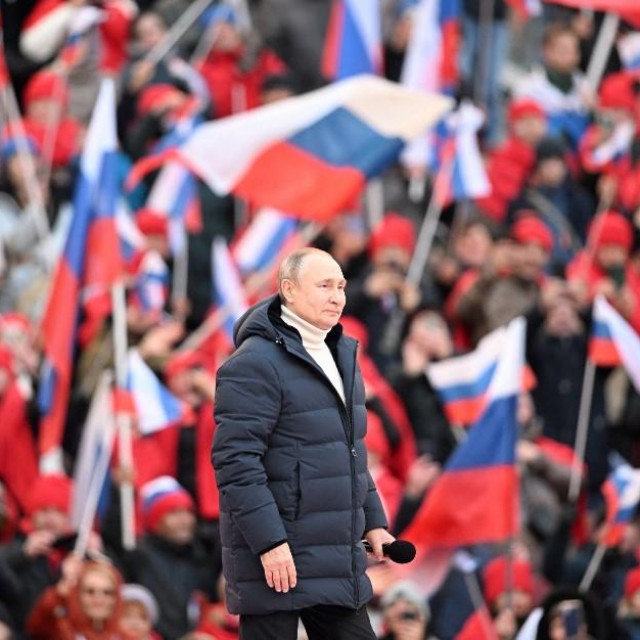 Brojni Rusi na Putinovom skupu
