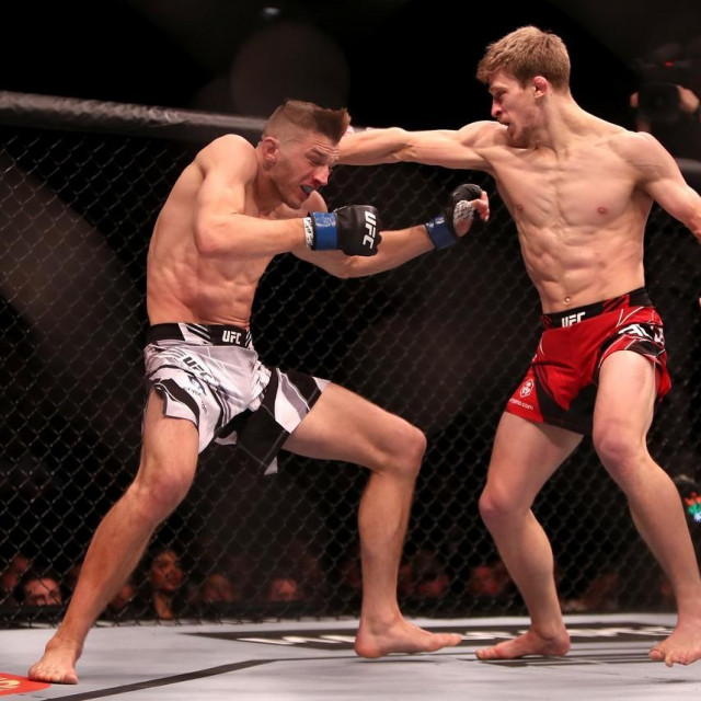 Dan Hooker vs. Arnold Allen
