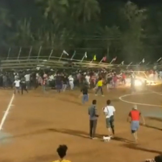 Montažna tribina se urušila i ozlijedila više od 200 ljudi
