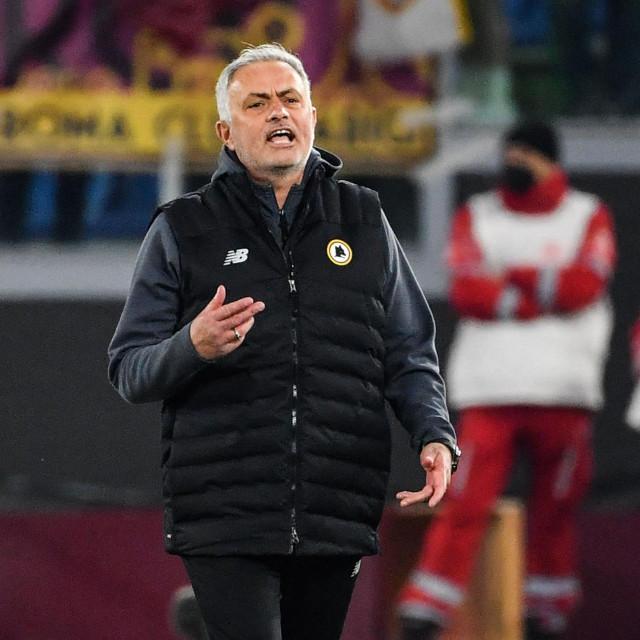 Mourinhova momčad je deklasirala gradskog rivala