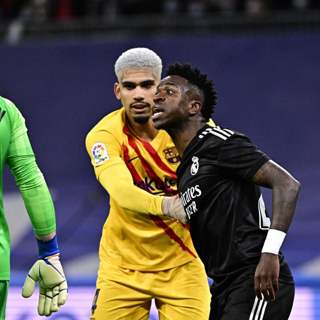 Ronald Araujo je zaustavio Realove napadače
