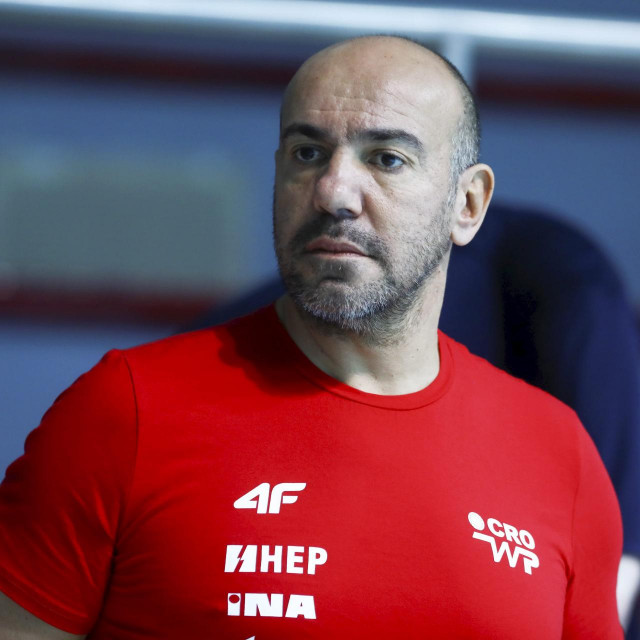 Zagreb, 281221.
Bazen Mladosti. Jarunska ulica 5.
Prijateljska utakmica veterpolo reprezentacija Hrvatske i Crne Gore.
Na fotografiji: Ivica Tucak.