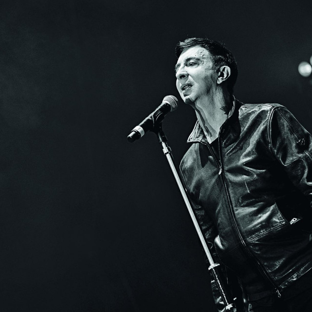 Almond se često dovodi u situaciju kad su umjetnička očekivanja velika, a konačni rezultati polovični ili mršavi
