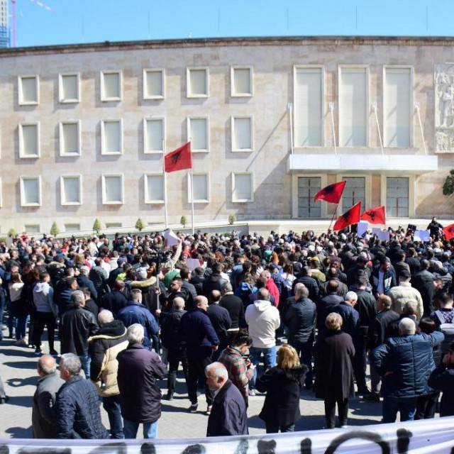 Prosvjedi u Tirani zbog rasta cijena goriva i hrane
