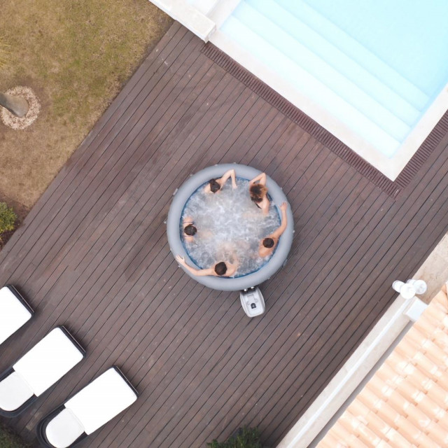 Bazen iz serije Lay Z Spa Santorini
