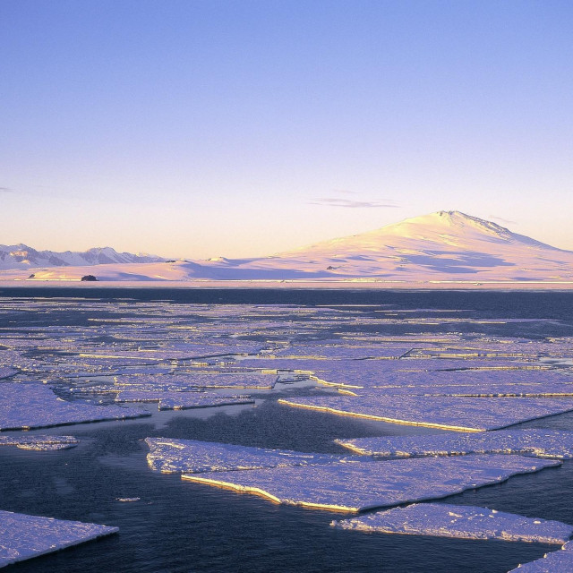 Ilustracija, otapanje ledenjaka na Antarktiku
