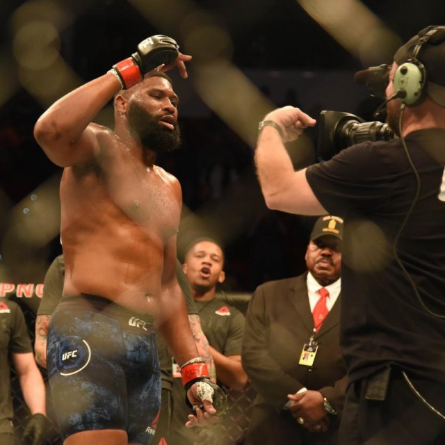 Jan 25, 2020; Raleigh, NC, USA; Curtis Blaydes (red gloves) defeats Junior Dos Santos (blue gloves) during UFC Fight Night at PNC Arena.,Image: 494798873, License: Rights-managed, Restrictions: *** World Rights ***, Model Release: no, Credit line: USA TODAY Network/ddp USA/Profimedia