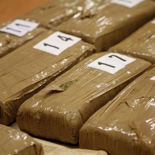 Ilustracija, zaplijenjena droga 
