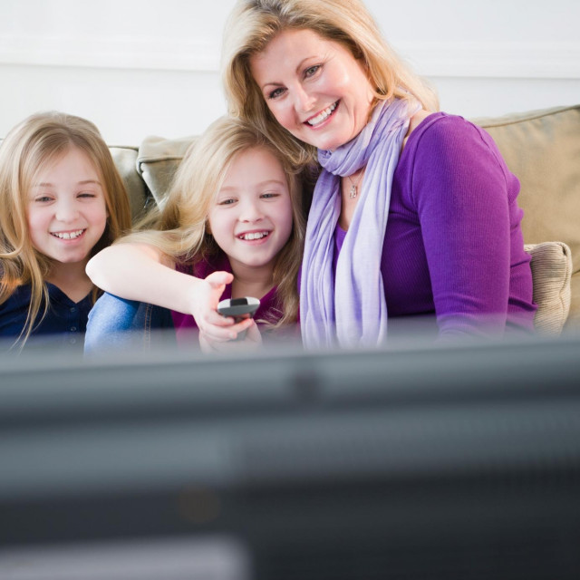 Gledanje televizije, ilustracija
