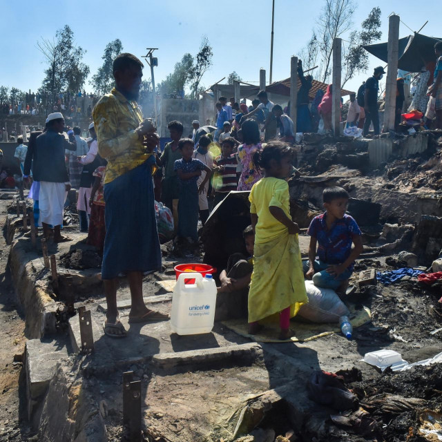 Dan nakon što je požar uništio dijelove izbjegličkog kampa Rohingya u Ukhiji
