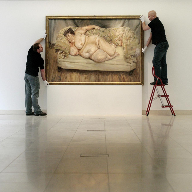 Roman Abramovič 2008. godine u Christie'su je kupio sliku ”Benefits Supervisor Sleeping” Luciana Freuda za 33,6 milijuna dolara
