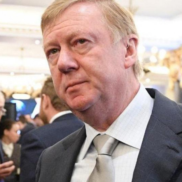 Anatolij Čubais snimljen je kako podiže novac s bankomata u Istanbulu
