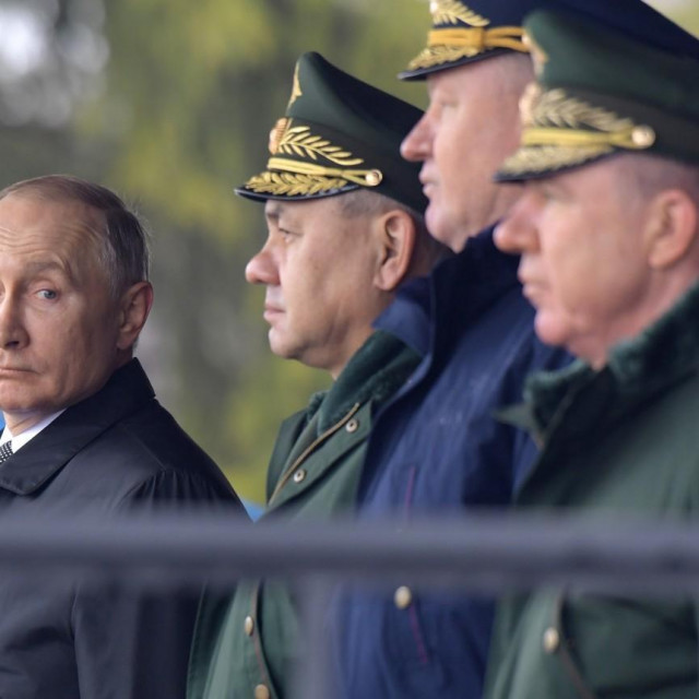 Vladimir Putin i Sergej Šojgu
