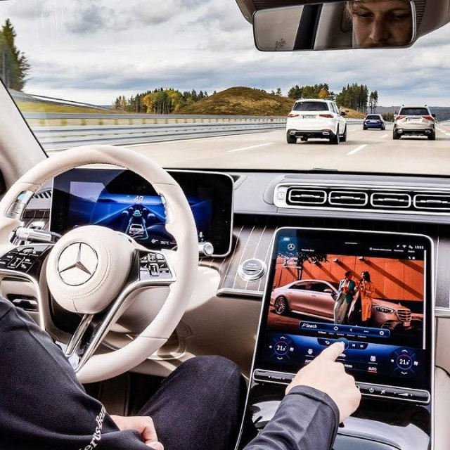 Mercedes Drive pilot
