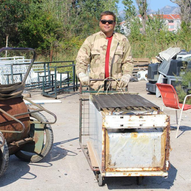 Mitar Radulović u skladištu željeza
