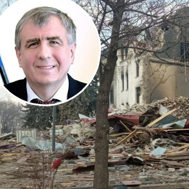 Uništeno kazalište u Mariupolju; u krugu: Oleksandr Levčenko
